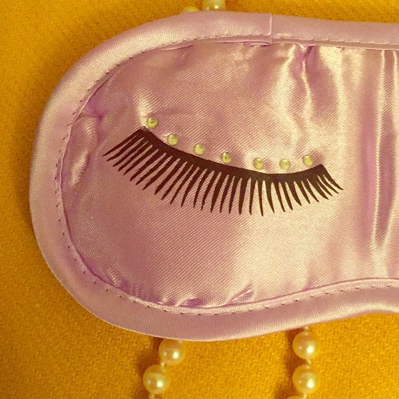👸🏻ONLY ONE! Eye Lashes Sleep Mask👸🏻 - Picture 2 of 8